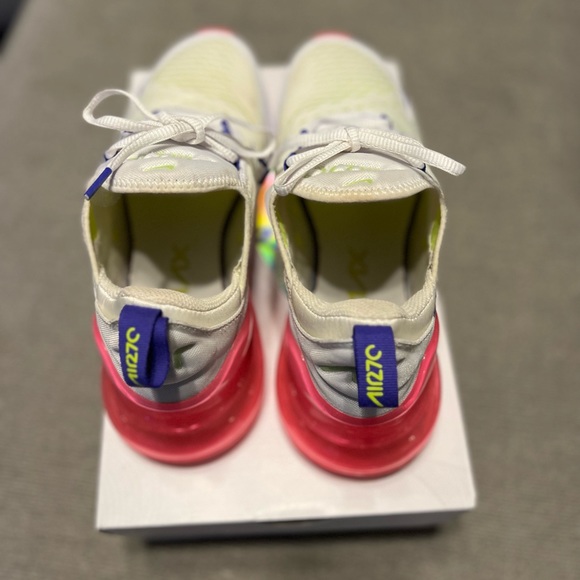 Nike 270 - Picture 2 of 5